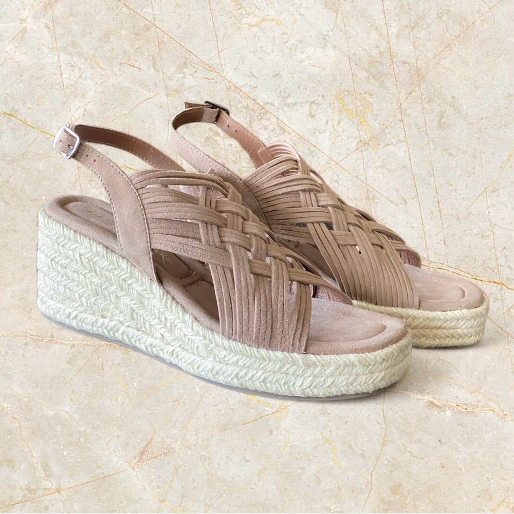 🤩HOST PICK🤩 NWT Band of the Free Banded Suede Wedge Sandals